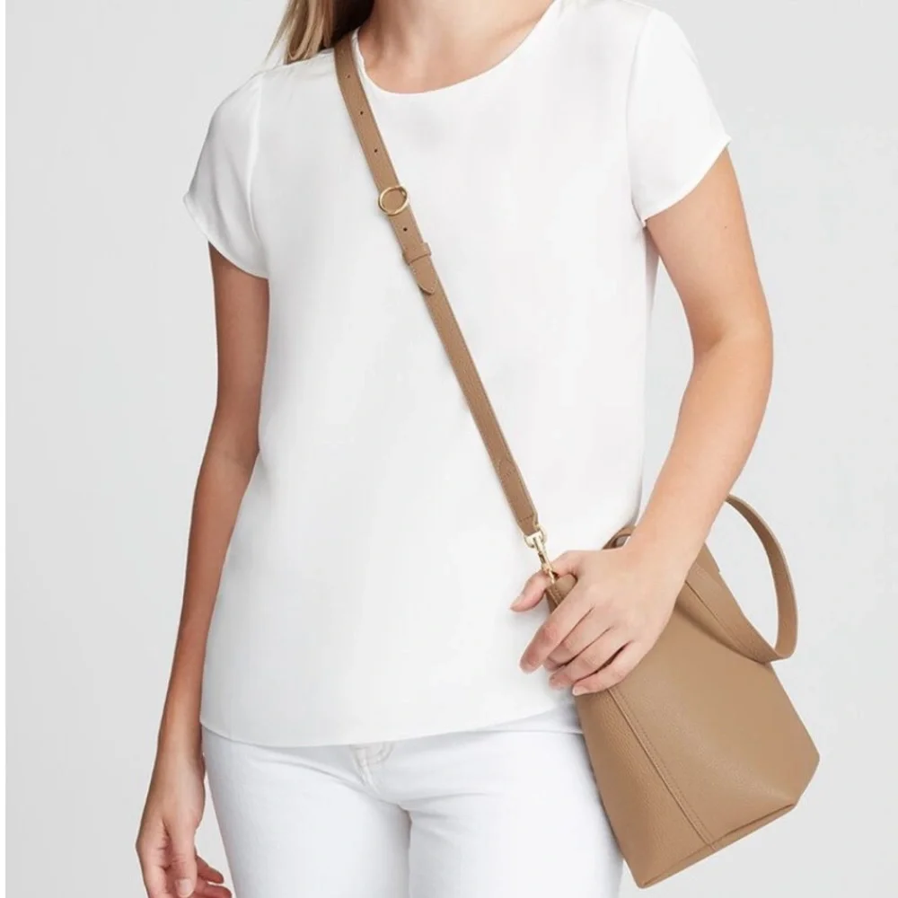 CUYANA Small Classic Structured Tote - Pebbled Leather - Picture 4 of 16